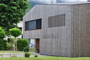 Ein modernes Holzhaus in Bezau in Vorarlberg.