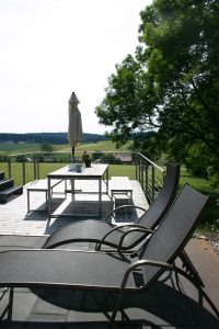 Terrasse eines Langhauses des Hofguts Hafnerleiten