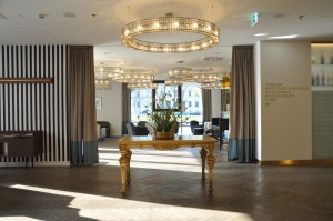 Der Lobbybereich des Hotels Falkensteiner Wien Margareten.