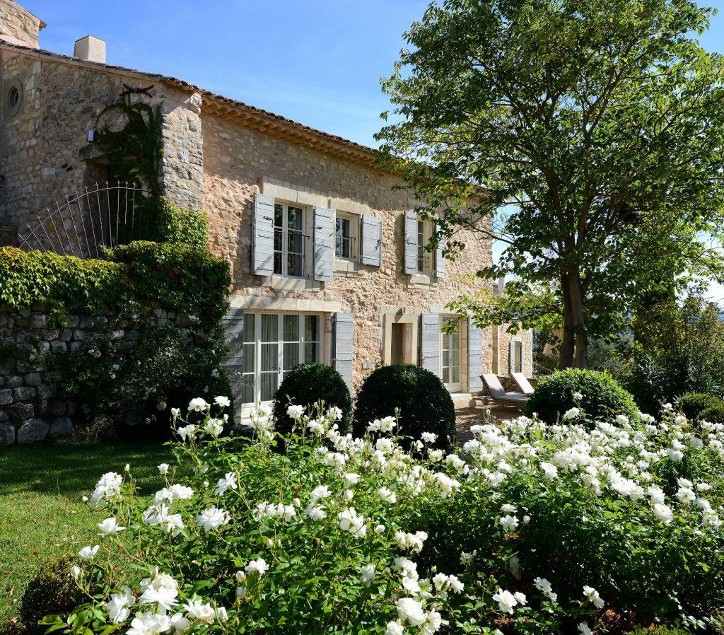 Hotel Coquillade Village in der Provence Außenansicht