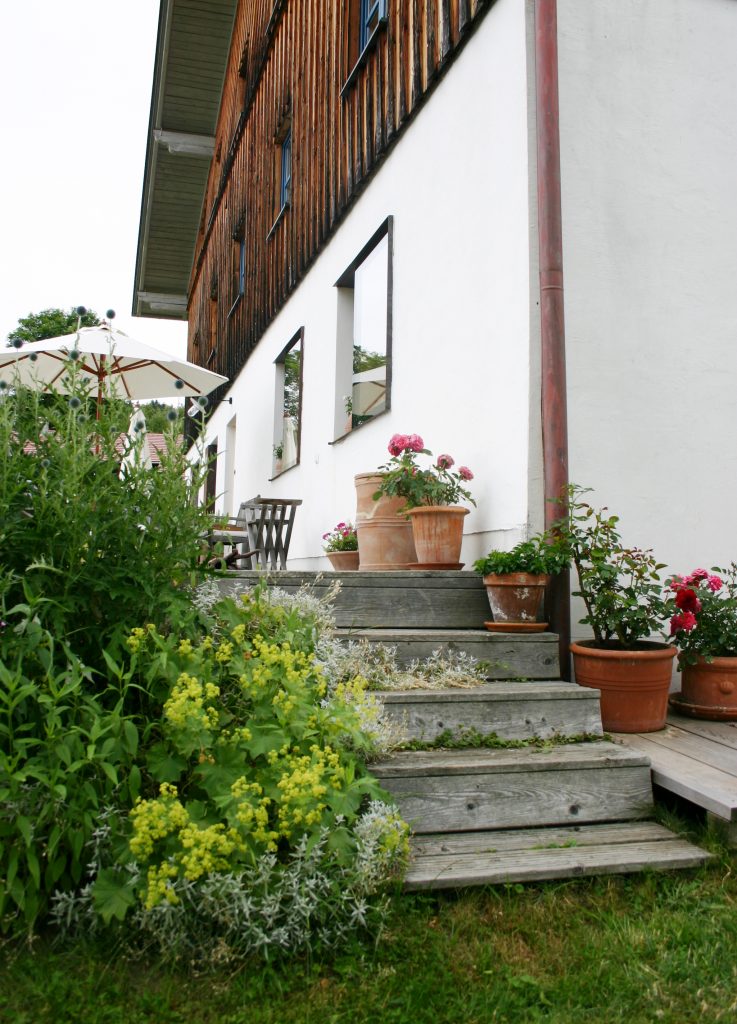 Treppenaufgang zur Terrasse von Haidl-Madl Ferienwohnen