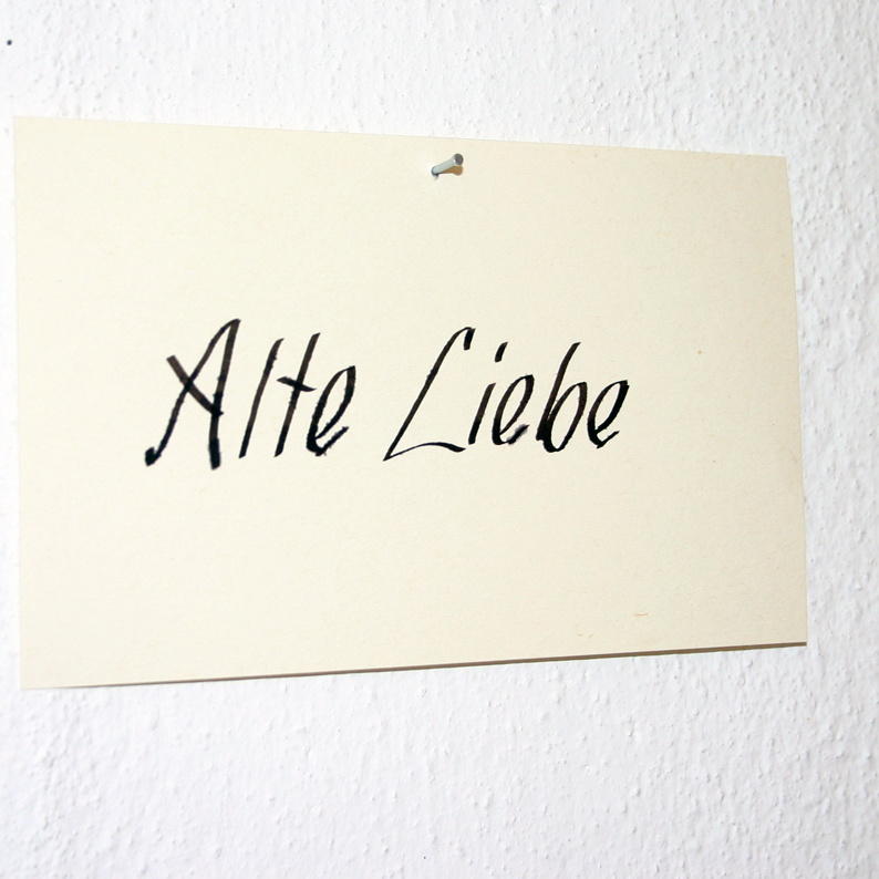 Zettel mit der Aufschrift Alte Liebe